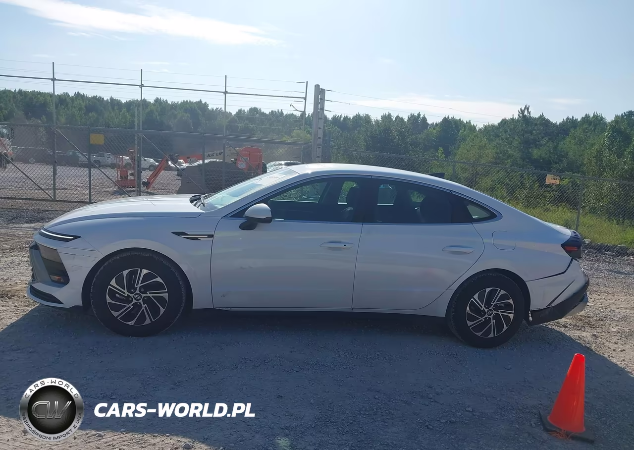 2026 Hyundai Sonata Hybrid Blue VIN:KMHL24JJ6TA168872 - 14