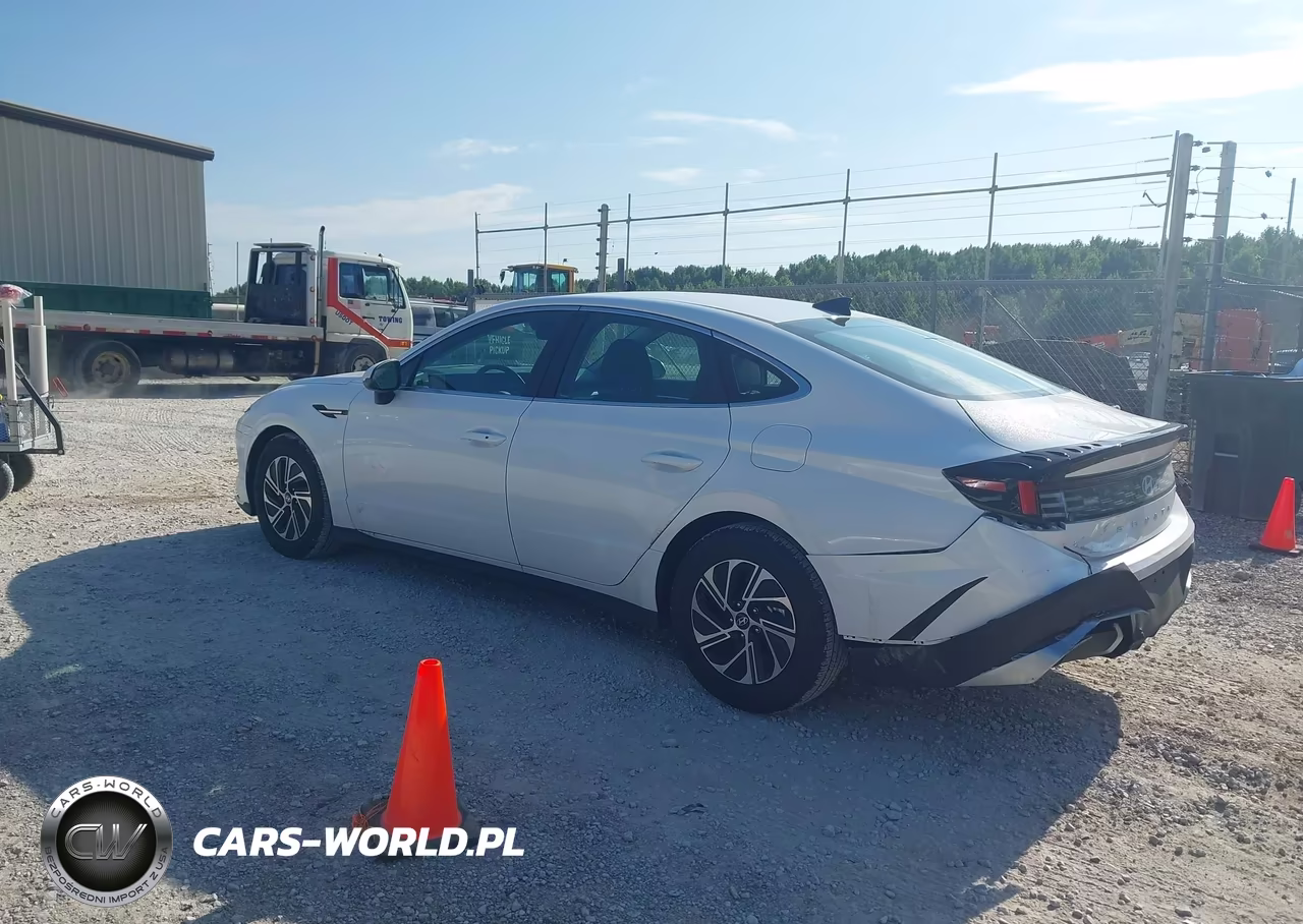 2026 Hyundai Sonata Hybrid Blue VIN:KMHL24JJ6TA168872 - 3