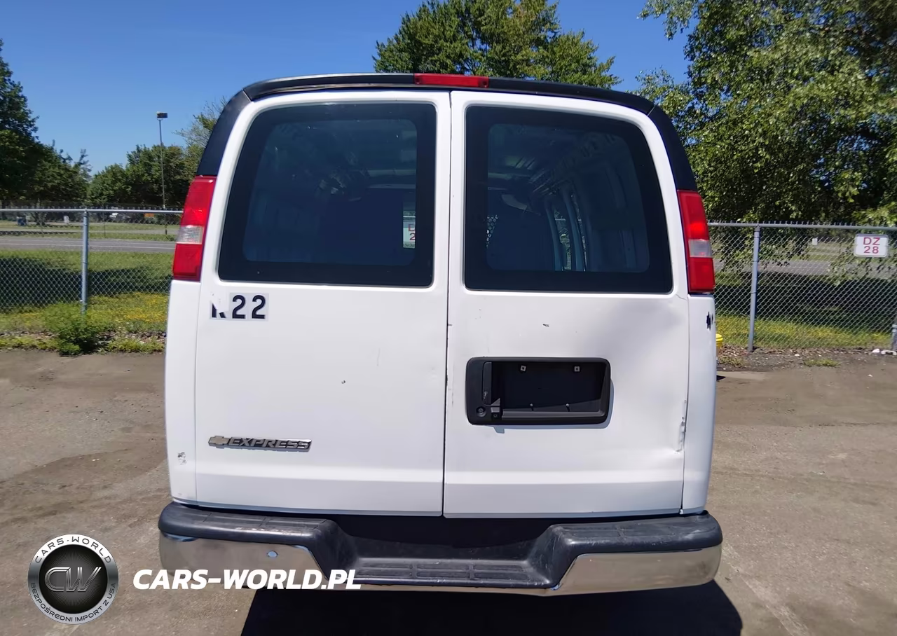 2018 Chevrolet Express 2500 Work Van VIN:1GCWGAFG1J1910400 - 16