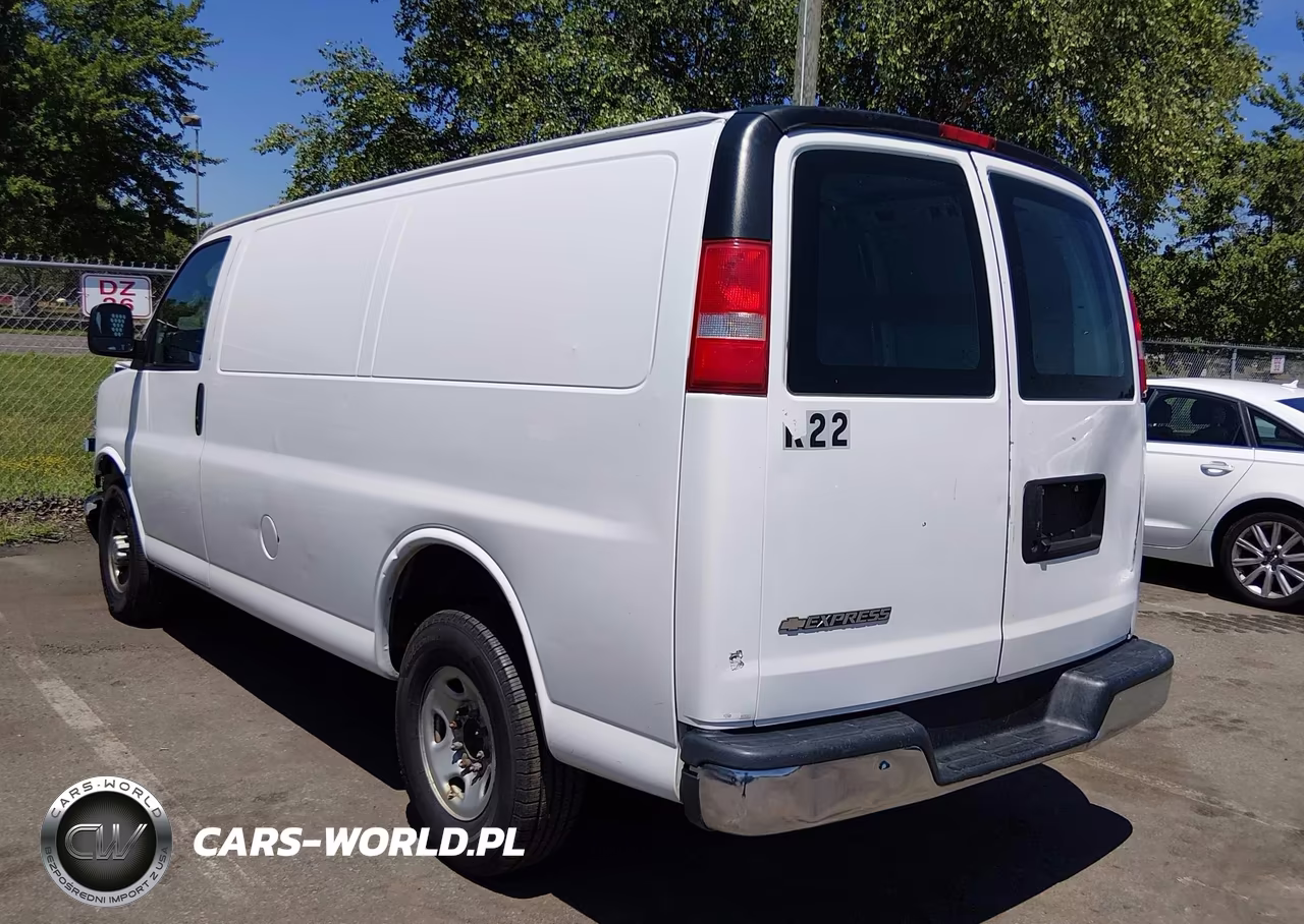 2018 Chevrolet Express 2500 Work Van VIN:1GCWGAFG1J1910400 - 3