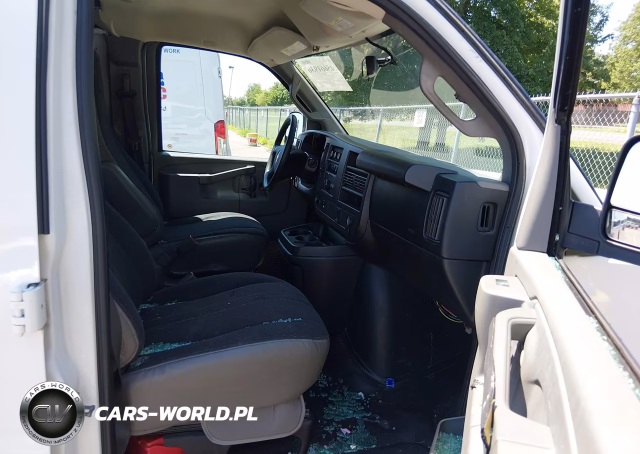 2018 Chevrolet Express 2500 Work Van VIN:1GCWGAFG1J1910400 - 5