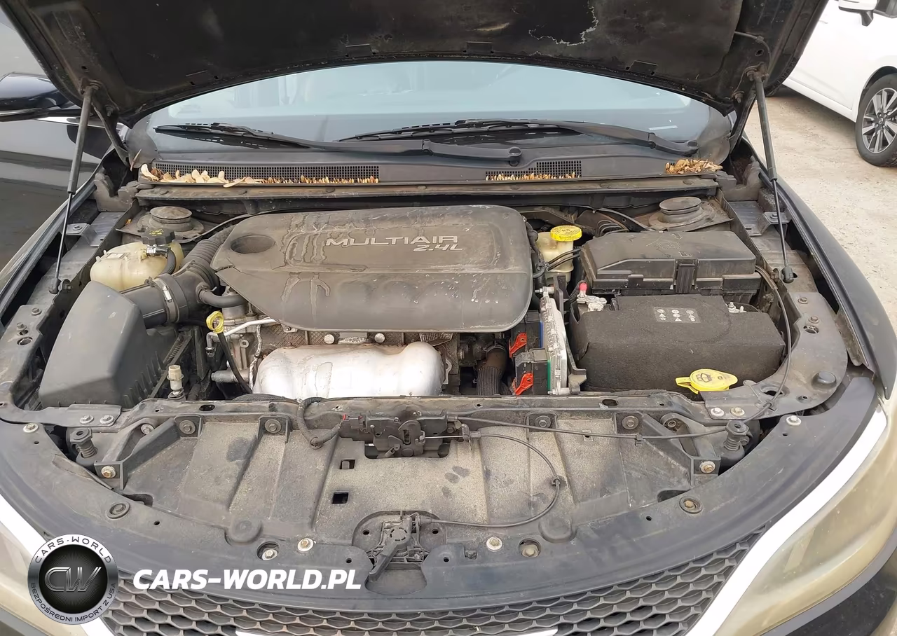 2015 Chrysler 200 C VIN:1C3CCCCB8FN685240 - 10