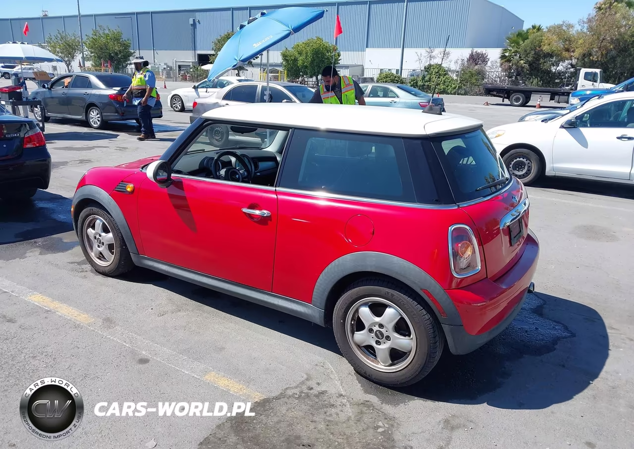 2009 Mini Cooper VIN:WMWMF33559TW72136 - 3