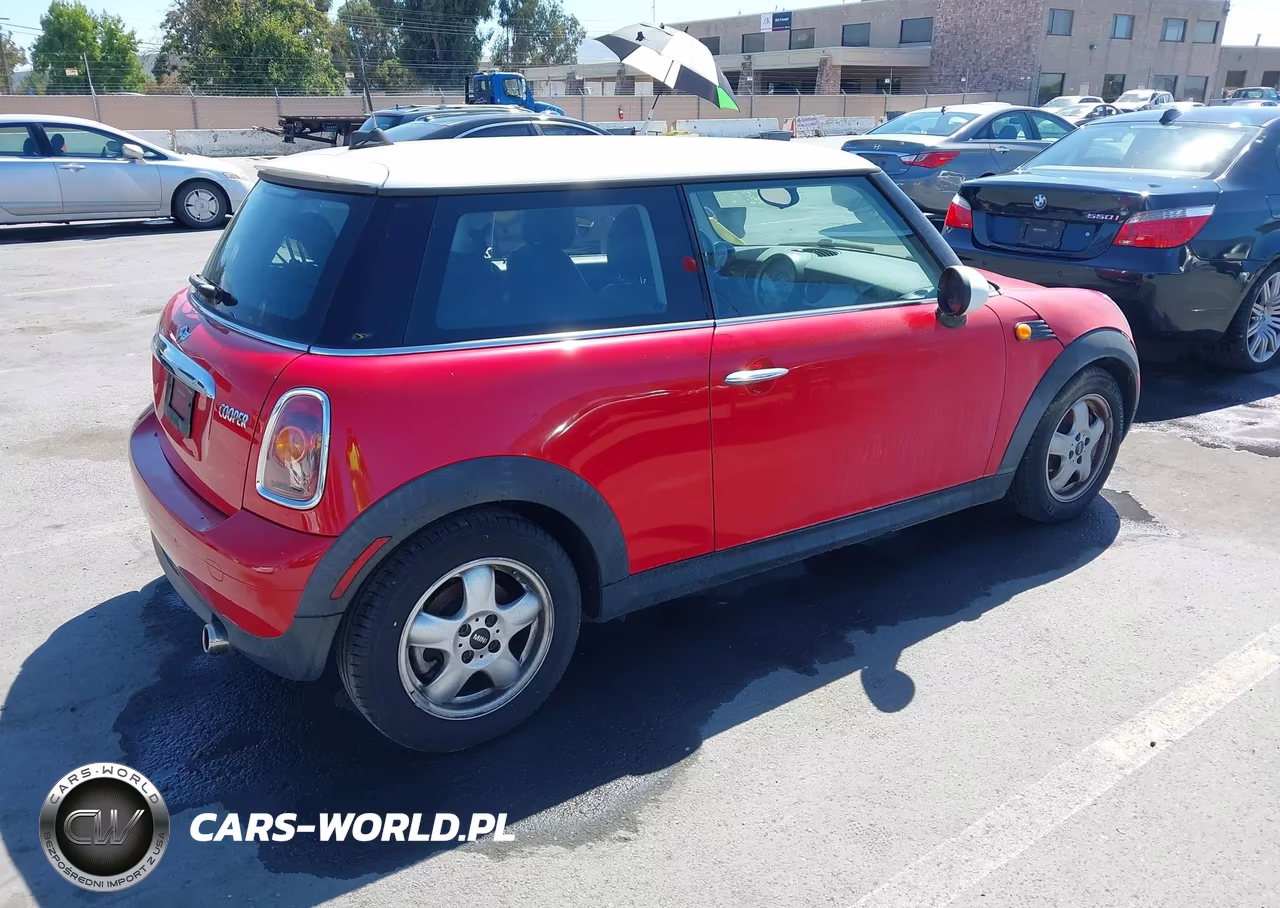 2009 Mini Cooper VIN:WMWMF33559TW72136 - 4