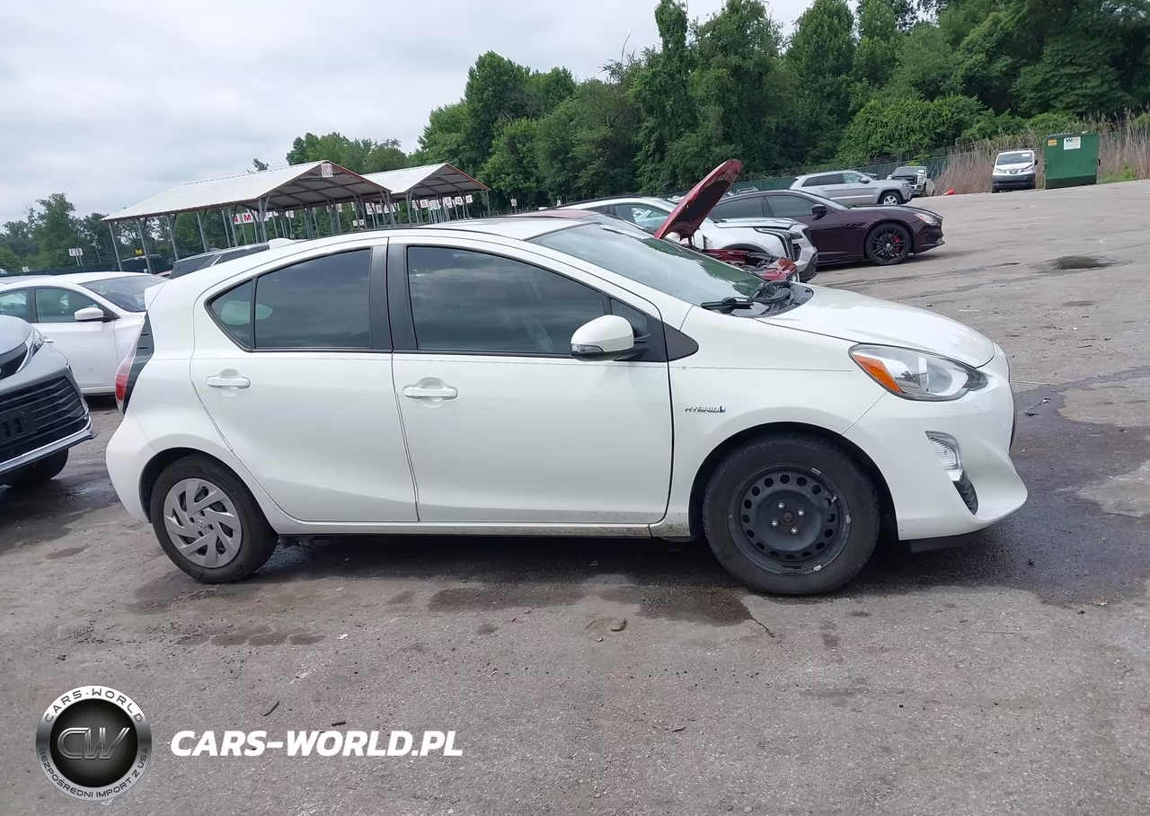 2016 Toyota Prius C Three VIN:JTDKDTB31G1130296 - 14