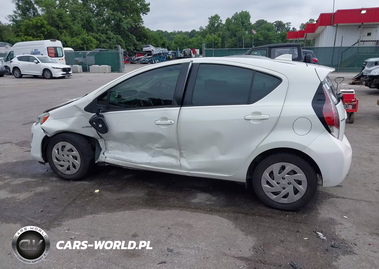 2016 Toyota Prius C Three VIN:JTDKDTB31G1130296 - 15