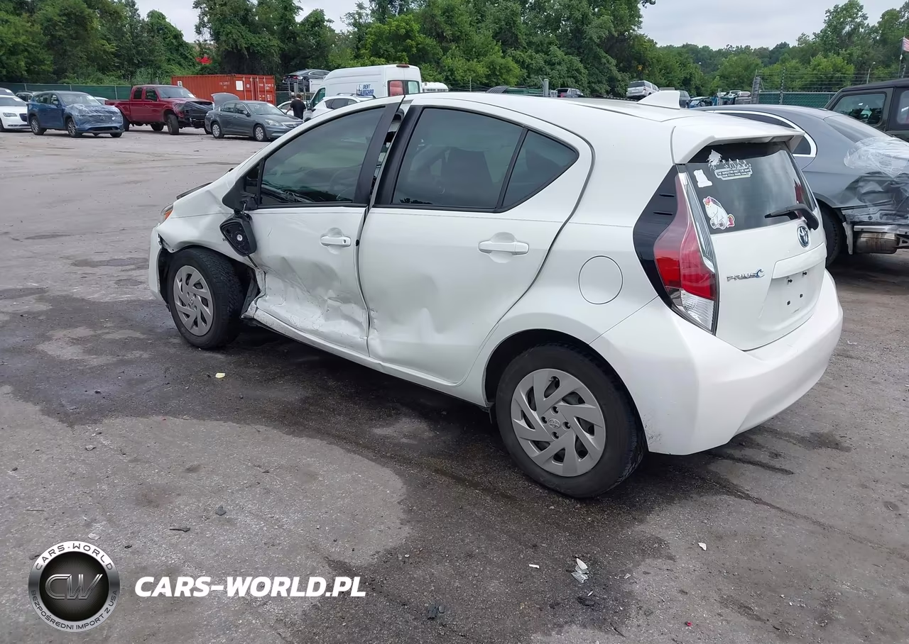 2016 Toyota Prius C Three VIN:JTDKDTB31G1130296 - 3