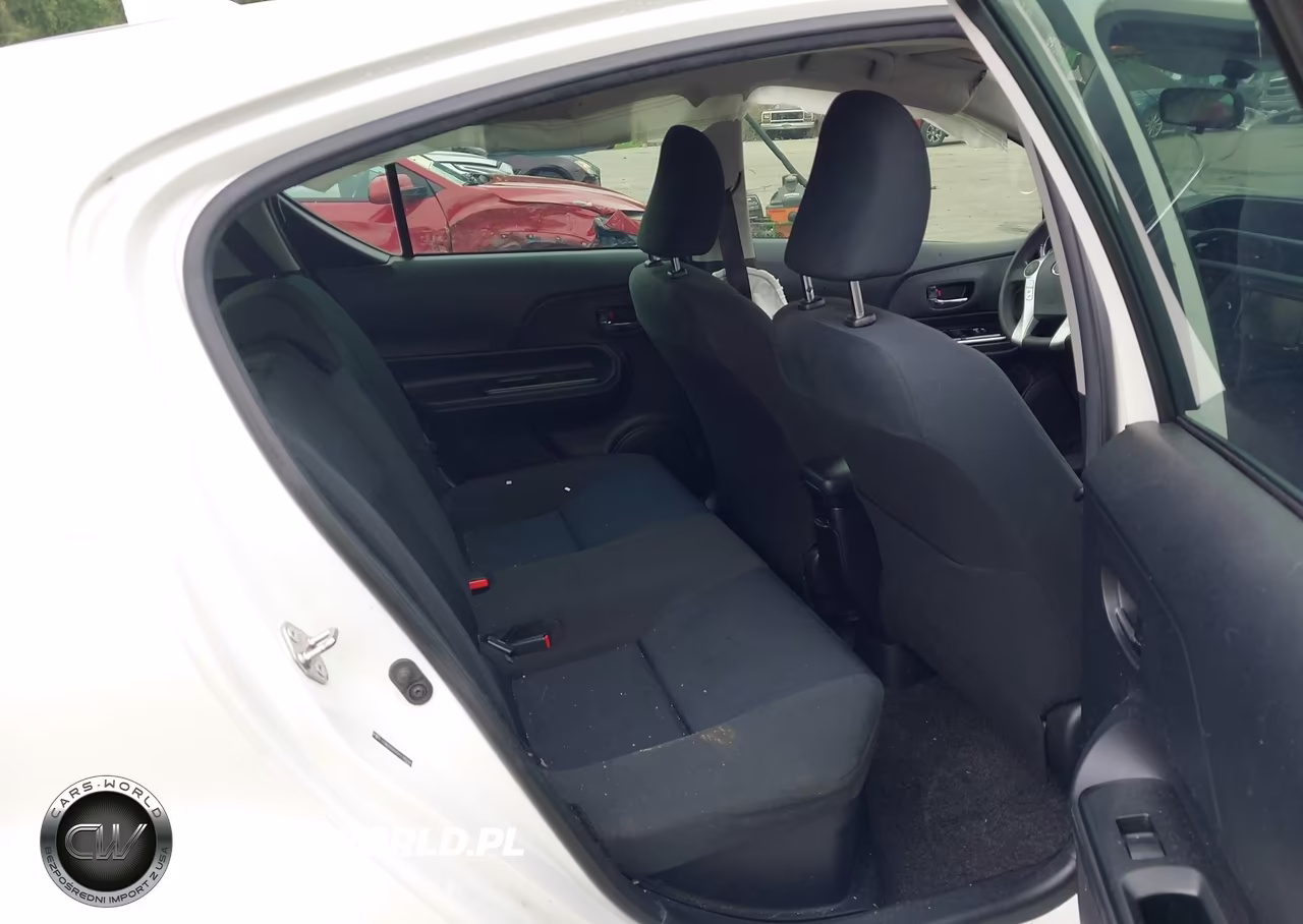 2016 Toyota Prius C Three VIN:JTDKDTB31G1130296 - 8