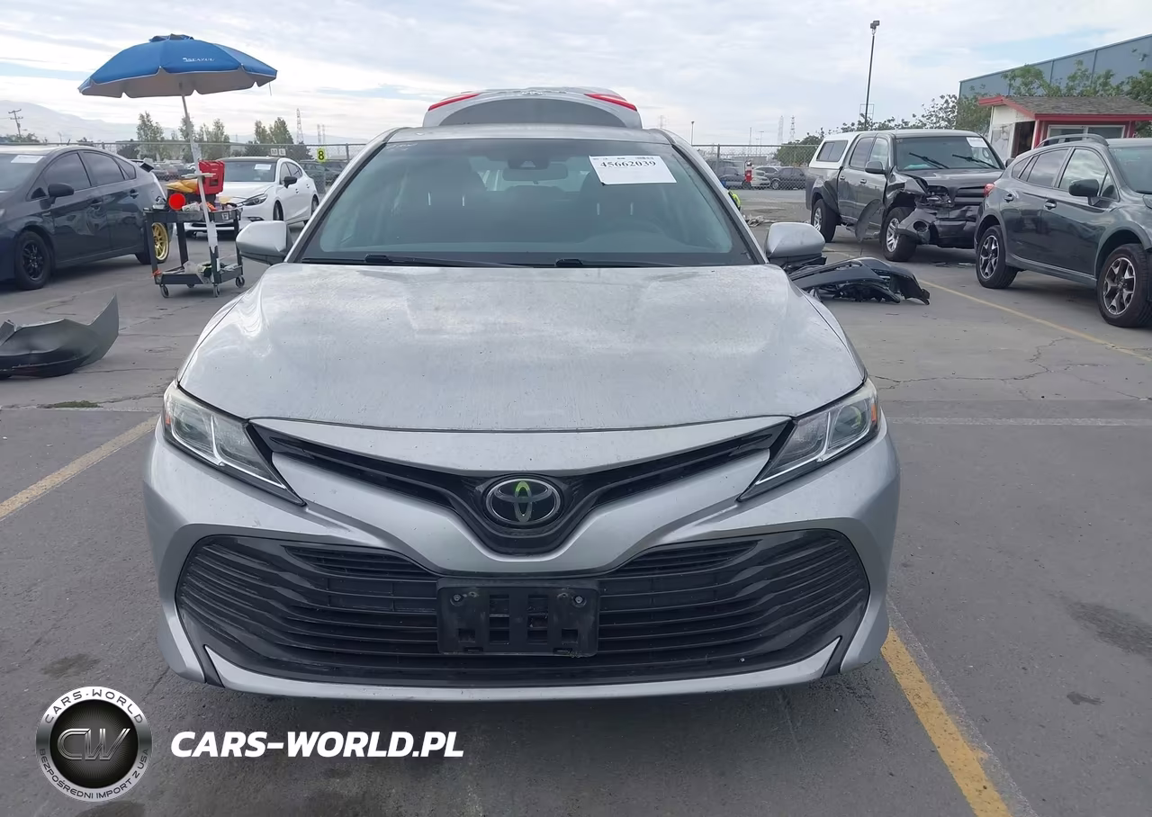 2018 Toyota Camry Le VIN:4T1B11HKXJU638859 - 13