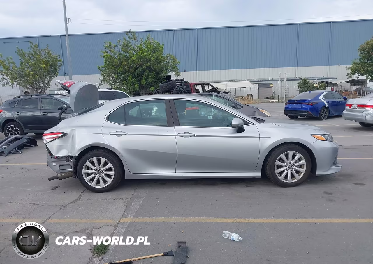 2018 Toyota Camry Le VIN:4T1B11HKXJU638859 - 14