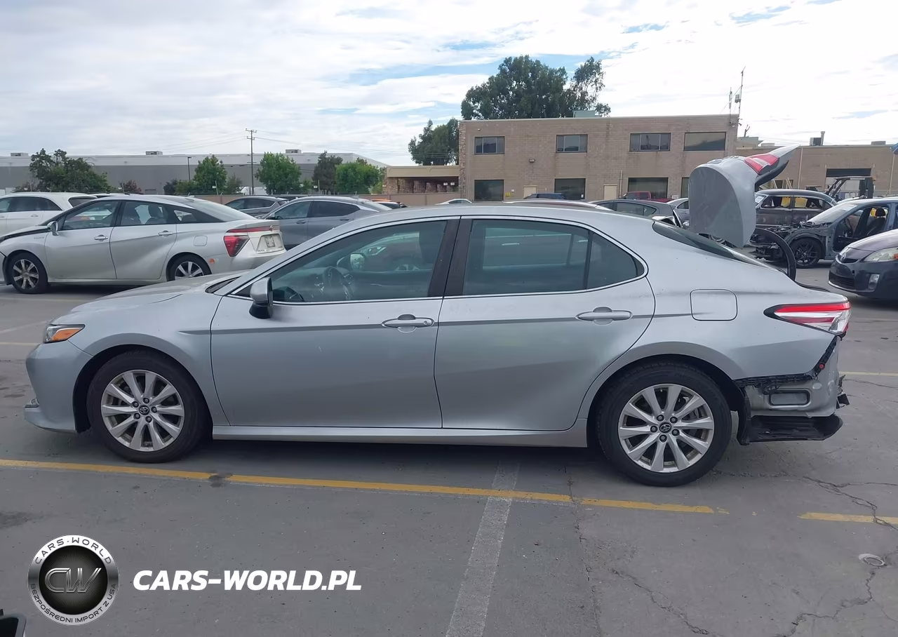 2018 Toyota Camry Le VIN:4T1B11HKXJU638859 - 15