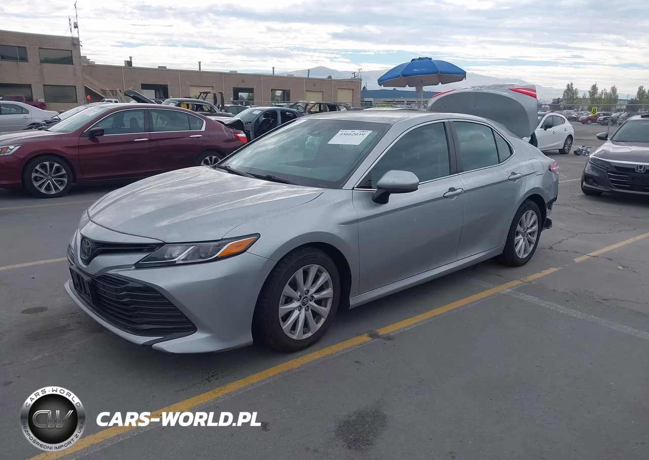 2018 Toyota Camry Le VIN:4T1B11HKXJU638859 - 2
