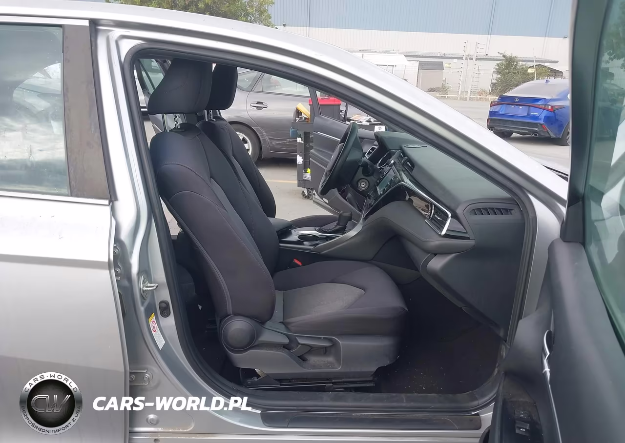 2018 Toyota Camry Le VIN:4T1B11HKXJU638859 - 5