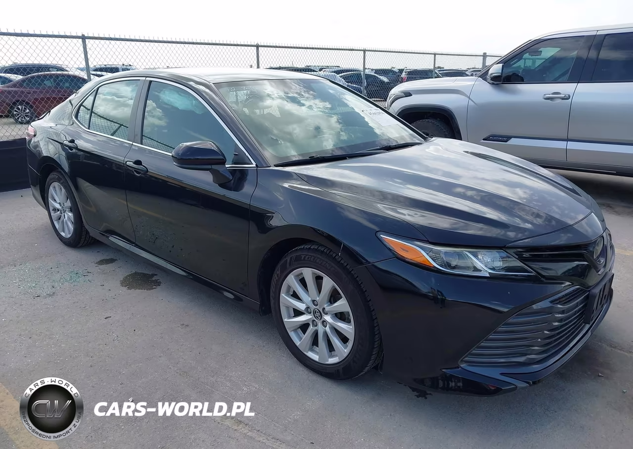 2019 Toyota Camry Le – zdjęcie 1 z 17