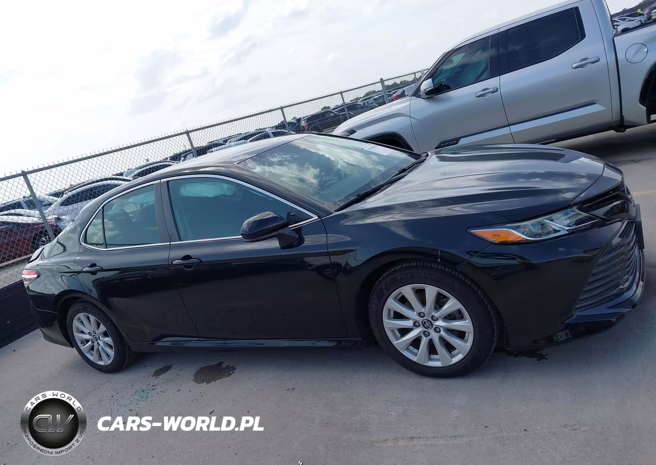 2019 Toyota Camry Le VIN:4T1B11HK2KU696904 - 14