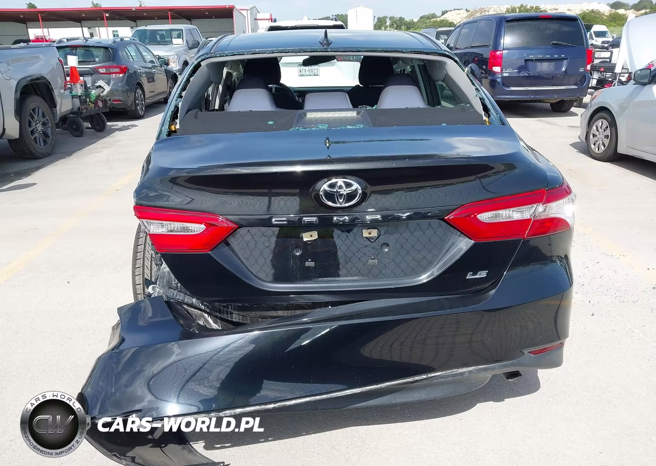 2019 Toyota Camry Le VIN:4T1B11HK2KU696904 - 17