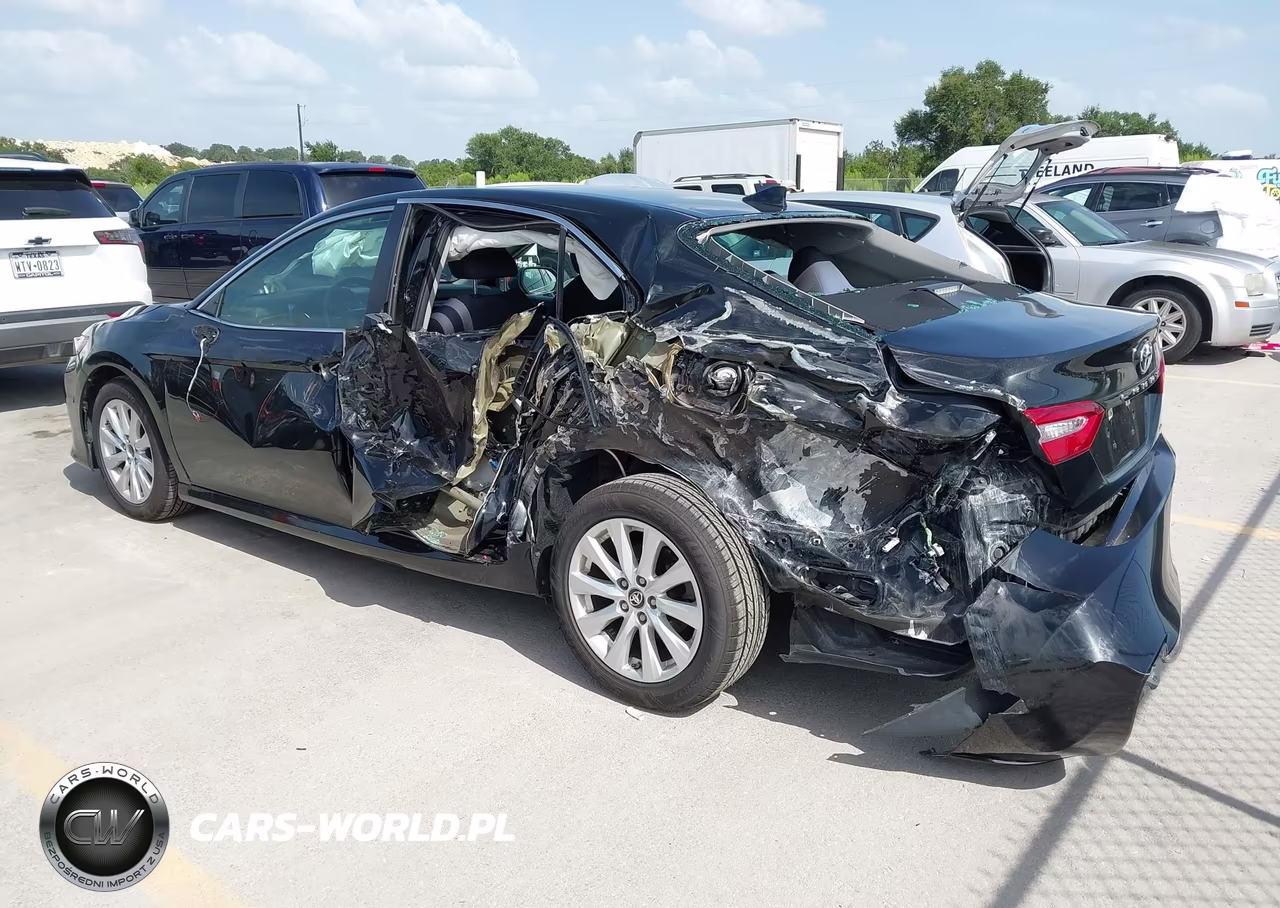 2019 Toyota Camry Le VIN:4T1B11HK2KU696904 - 3