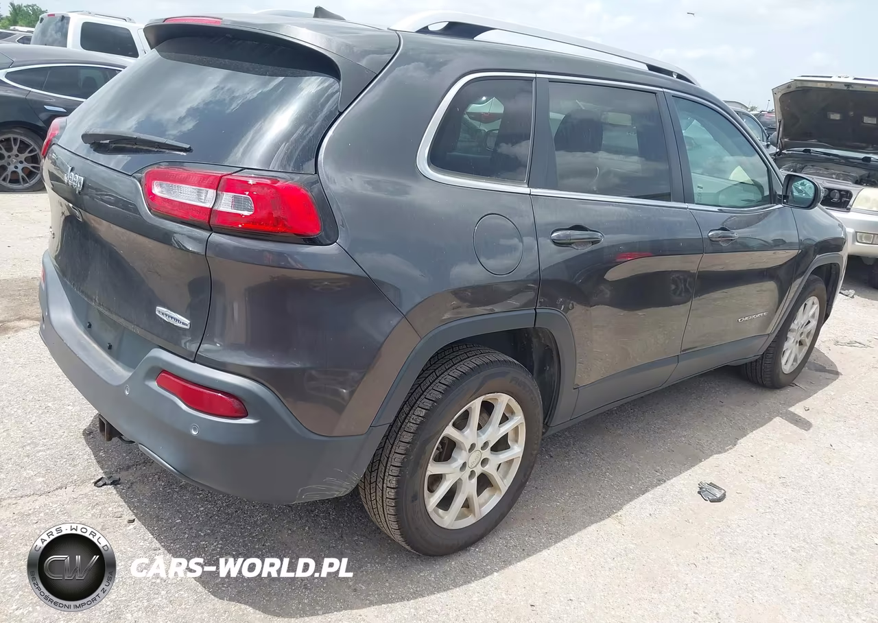2016 Jeep Cherokee Latitude VIN:1C4PJMCB6GW361112 - 4