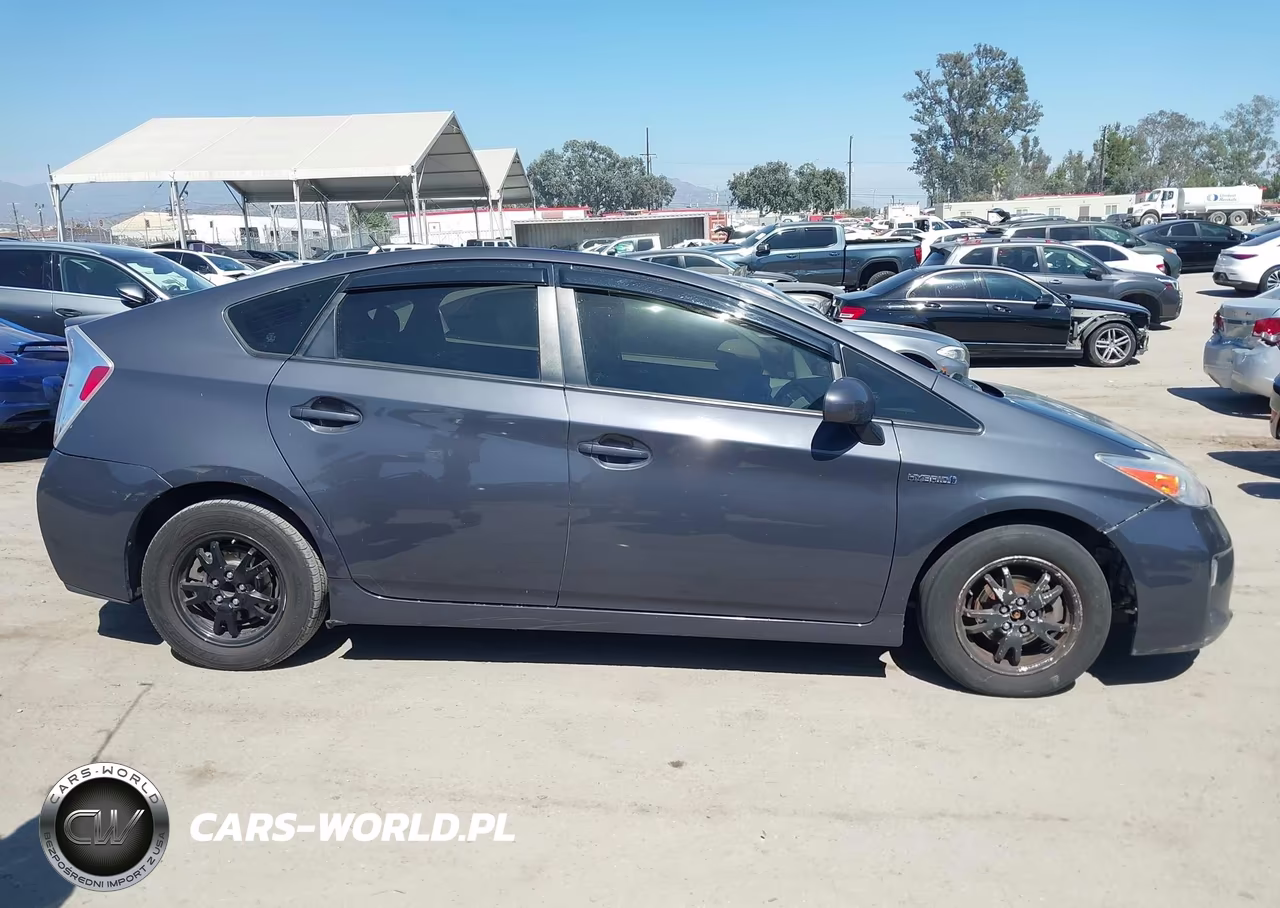 2014 Toyota Prius Two VIN:JTDKN3DU6E1744499 - 13