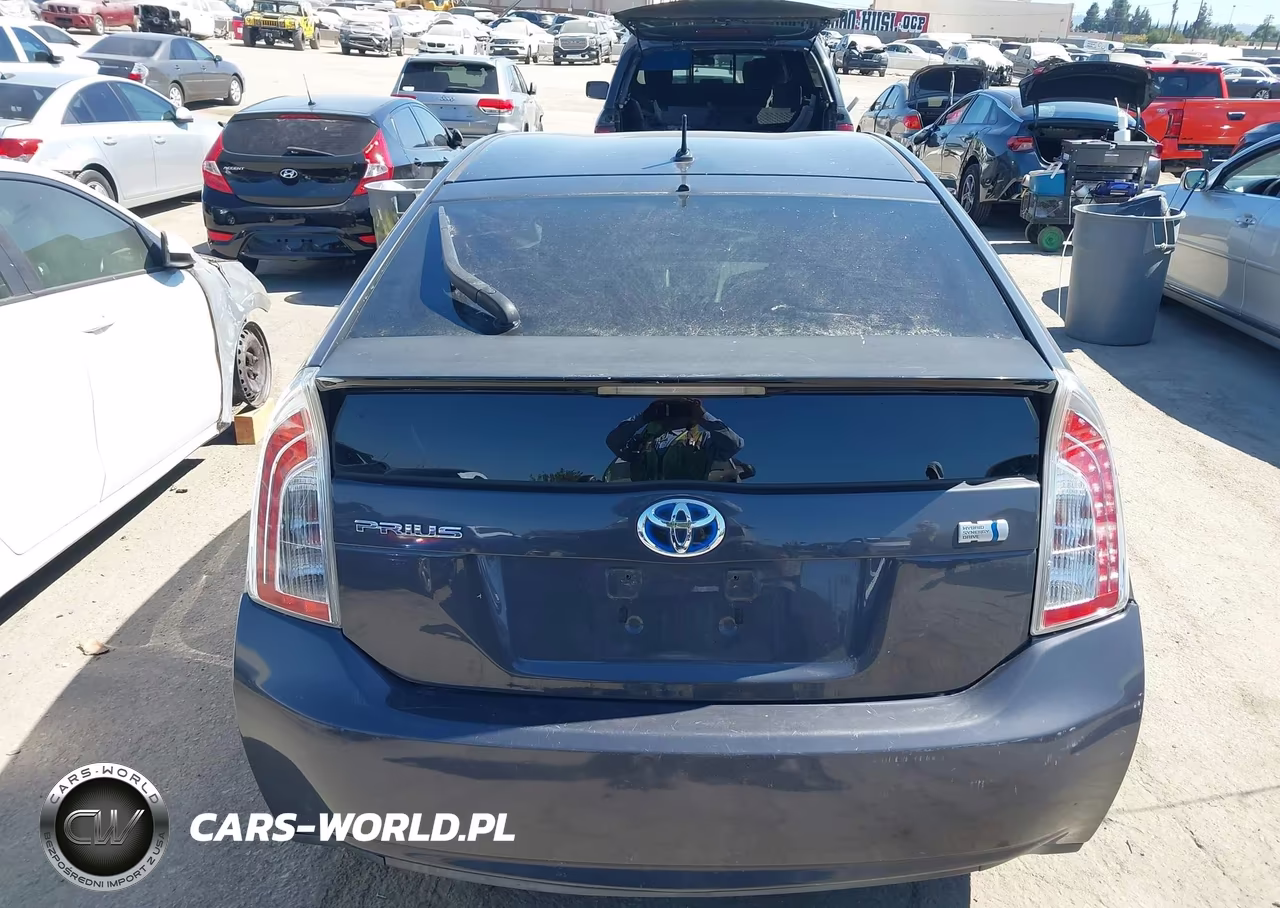 2014 Toyota Prius Two VIN:JTDKN3DU6E1744499 - 16