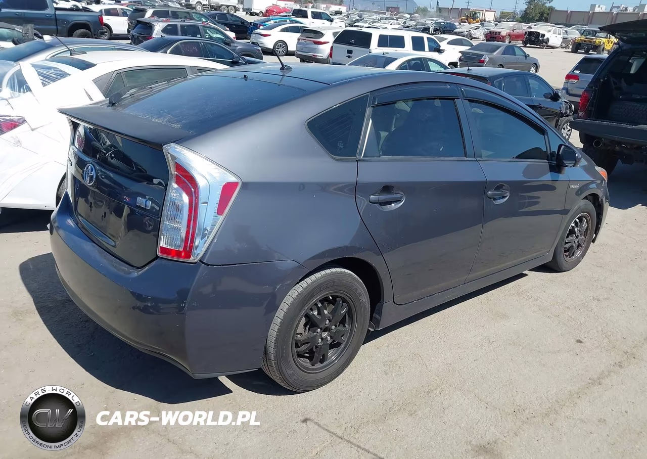 2014 Toyota Prius Two VIN:JTDKN3DU6E1744499 - 4