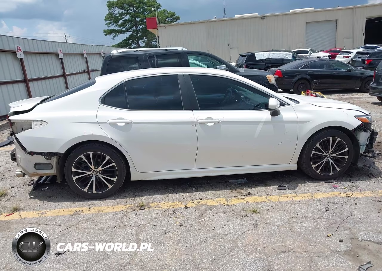 2018 Toyota Camry Se VIN:4T1B11HKXJU623665 - 12