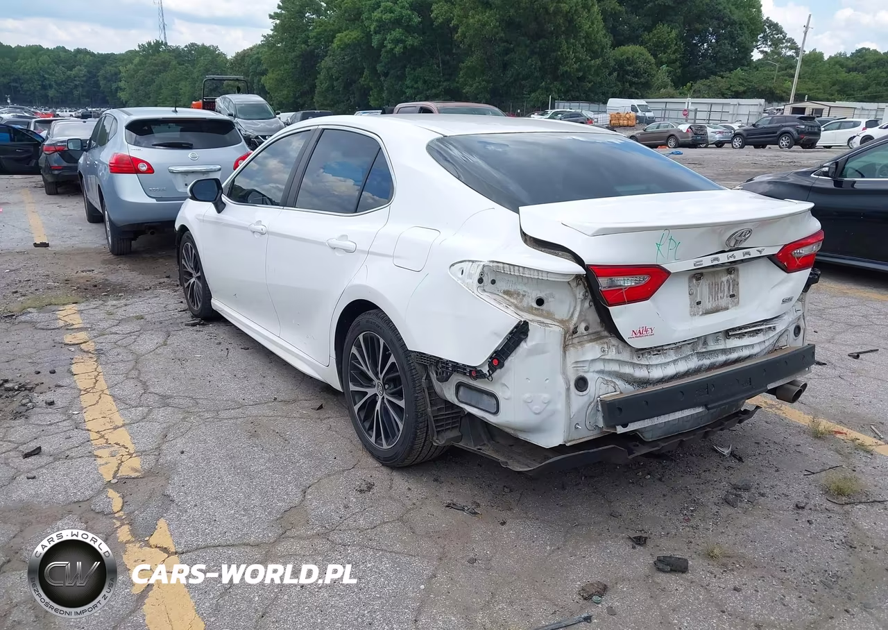 2018 Toyota Camry Se VIN:4T1B11HKXJU623665 - 3