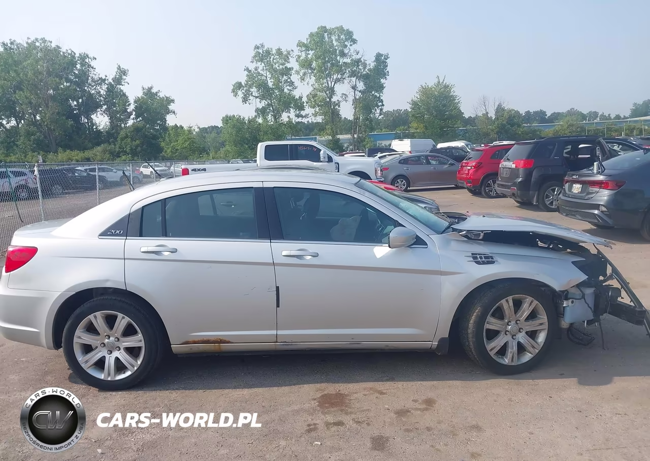 2012 Chrysler 200 Lx VIN:1C3CCBABXCN318493 - 13