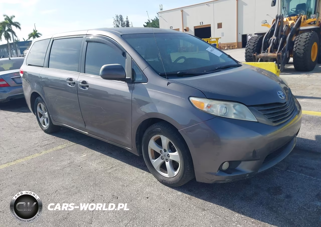 2012 Toyota Sienna Base V6 7 Passenger