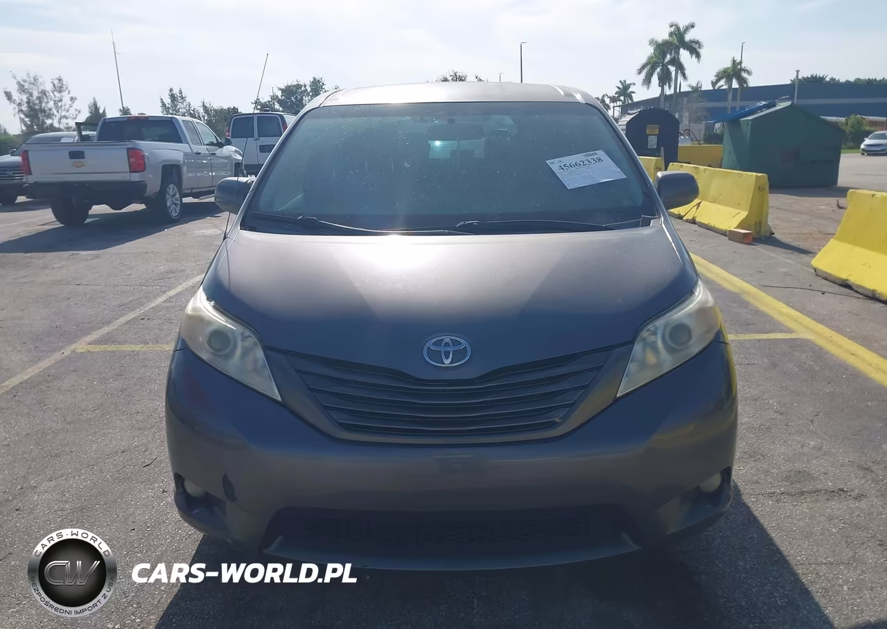 2012 Toyota Sienna Base V6 7 Passenger VIN:5TDZK3DC9CS192009 - 12