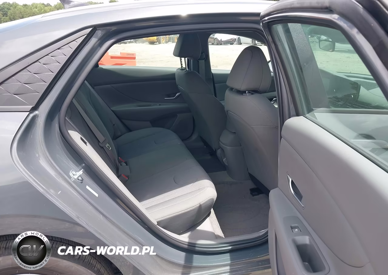 2026 Hyundai Elantra Se VIN:KMHLL4DG2TU106638 - 8