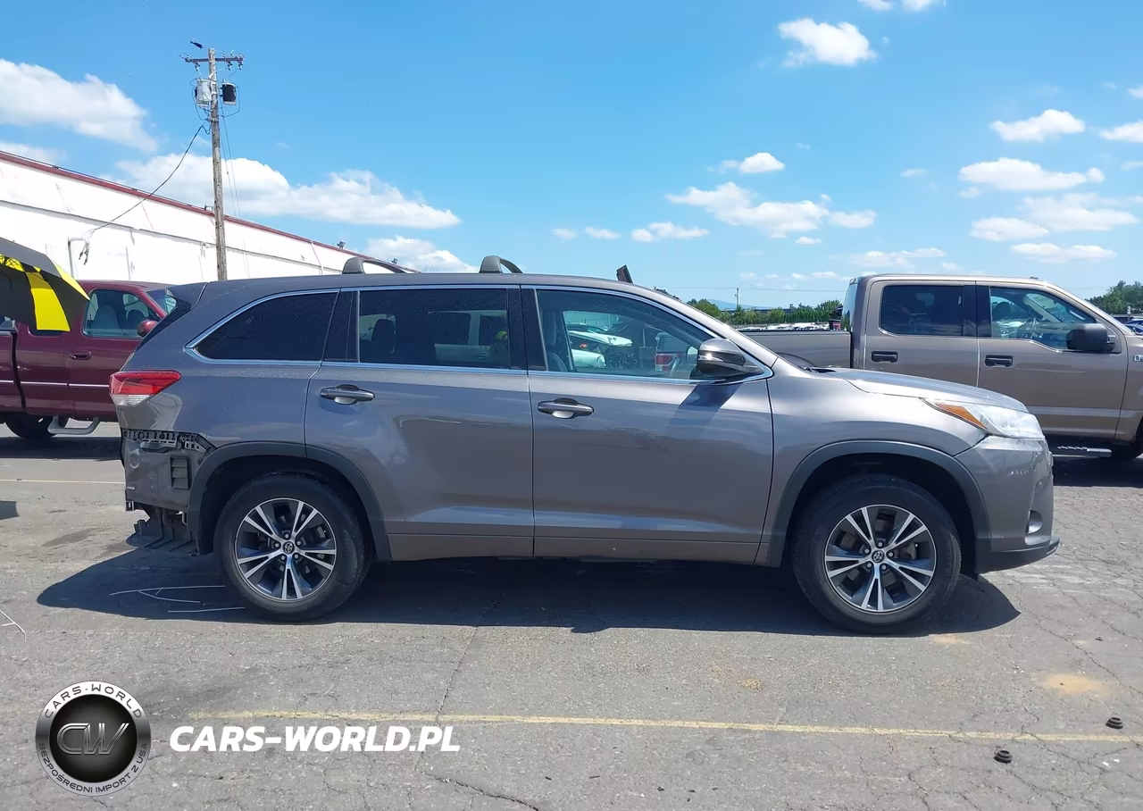 2017 Toyota Highlander Le VIN:5TDZARFH7HS026741 - 14