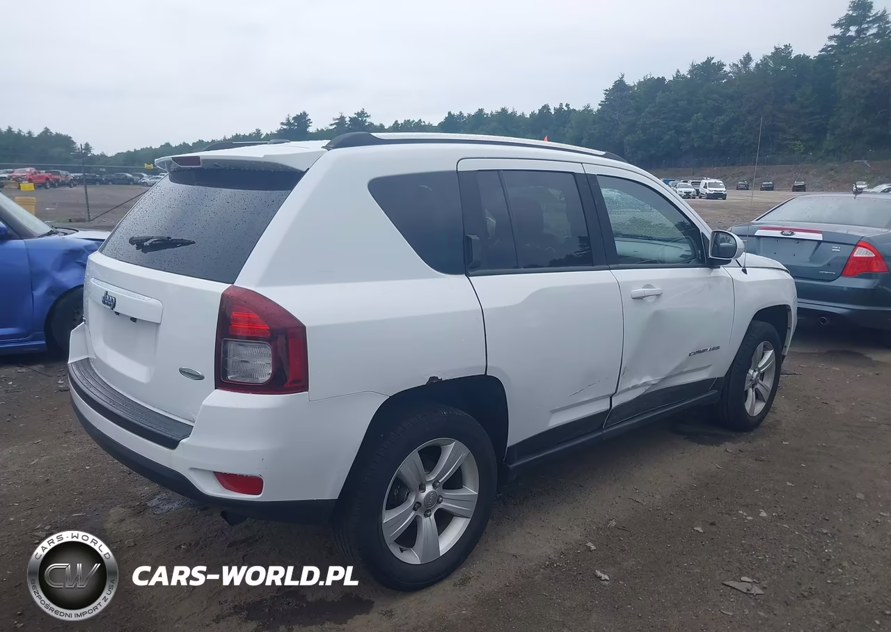 2014 Jeep Compass Latitude VIN:1C4NJDEB0ED603261 - 4