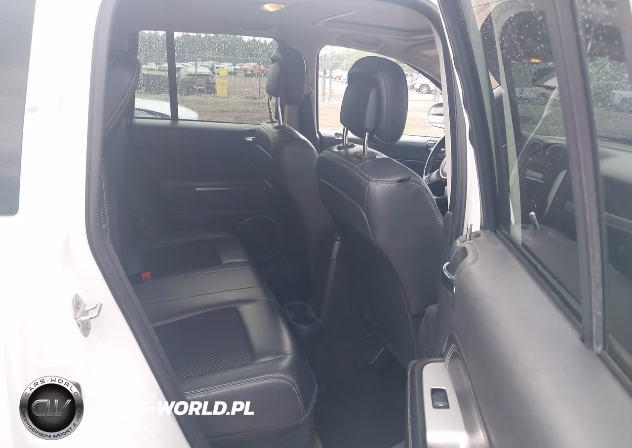 2014 Jeep Compass Latitude VIN:1C4NJDEB0ED603261 - 8