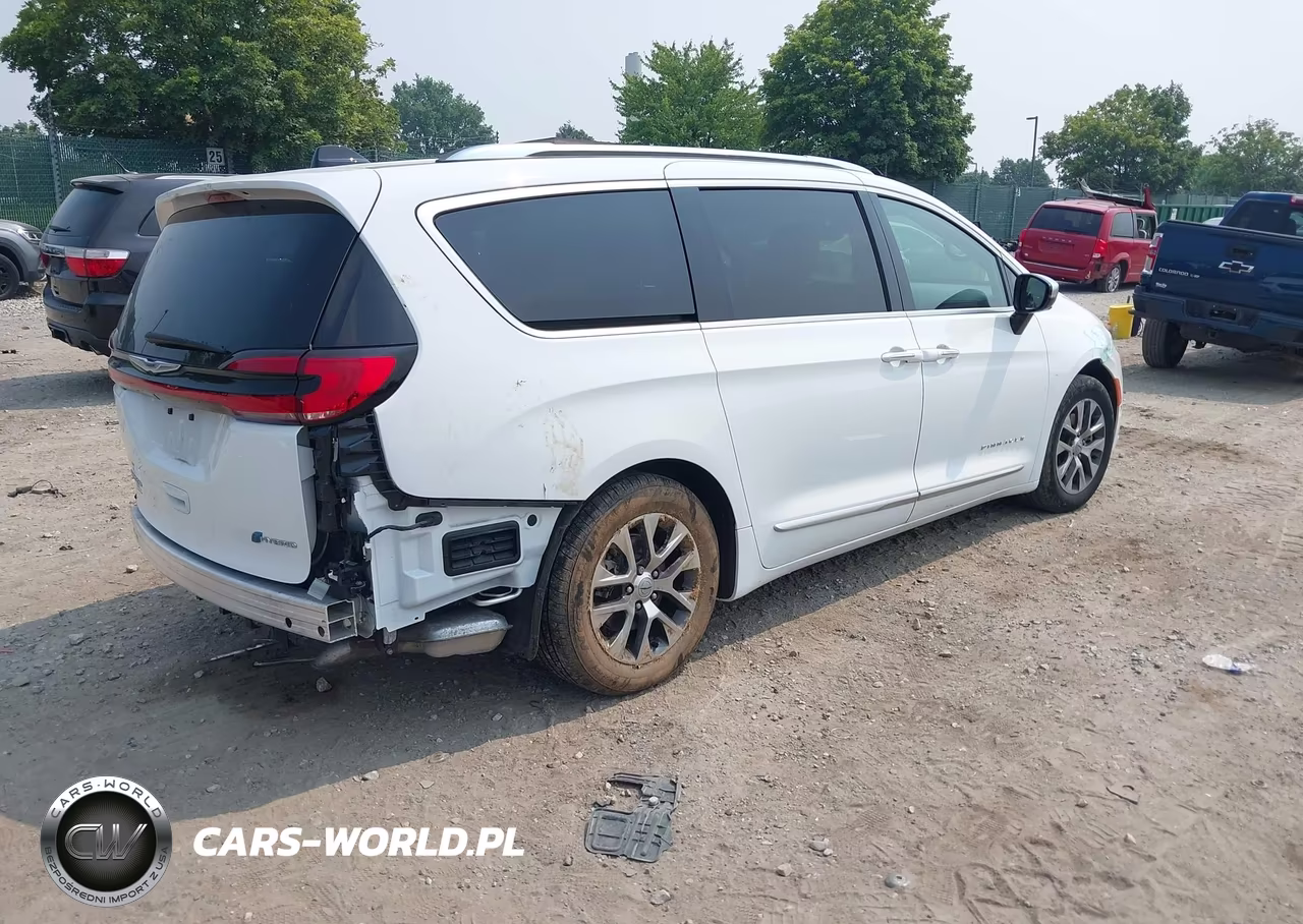 2023 Chrysler Pacifica Hybrid Pinnacle VIN:2C4RC1N71PR562774 - 4