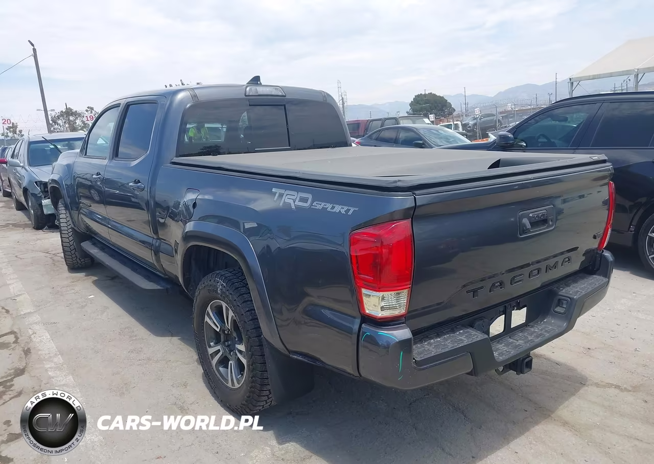 2018 Toyota Tacoma Double Cab VIN:3TMBZ5DNXJM012785 - 3