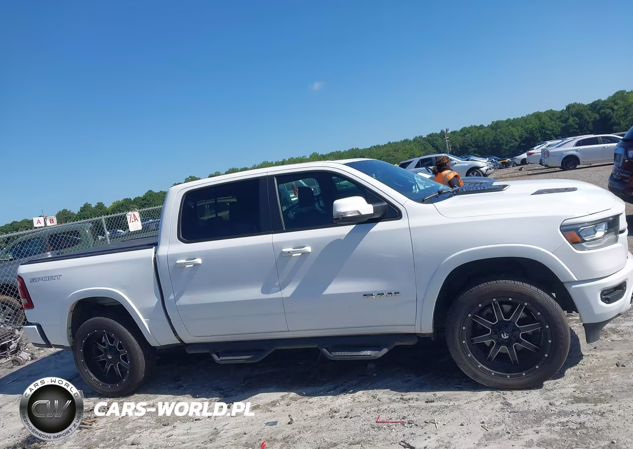 2020 Ram 1500 Laramie 4X4 5'7 Box VIN:1C6SRFJT9LN370243 - 13