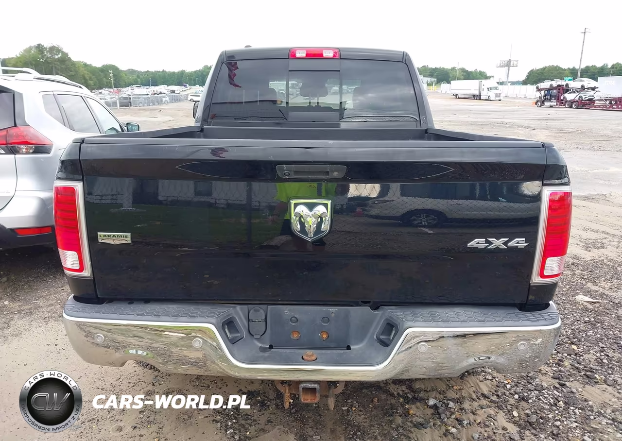 2015 Ram 1500 Laramie VIN:1C6RR7JM2FS574112 - 17