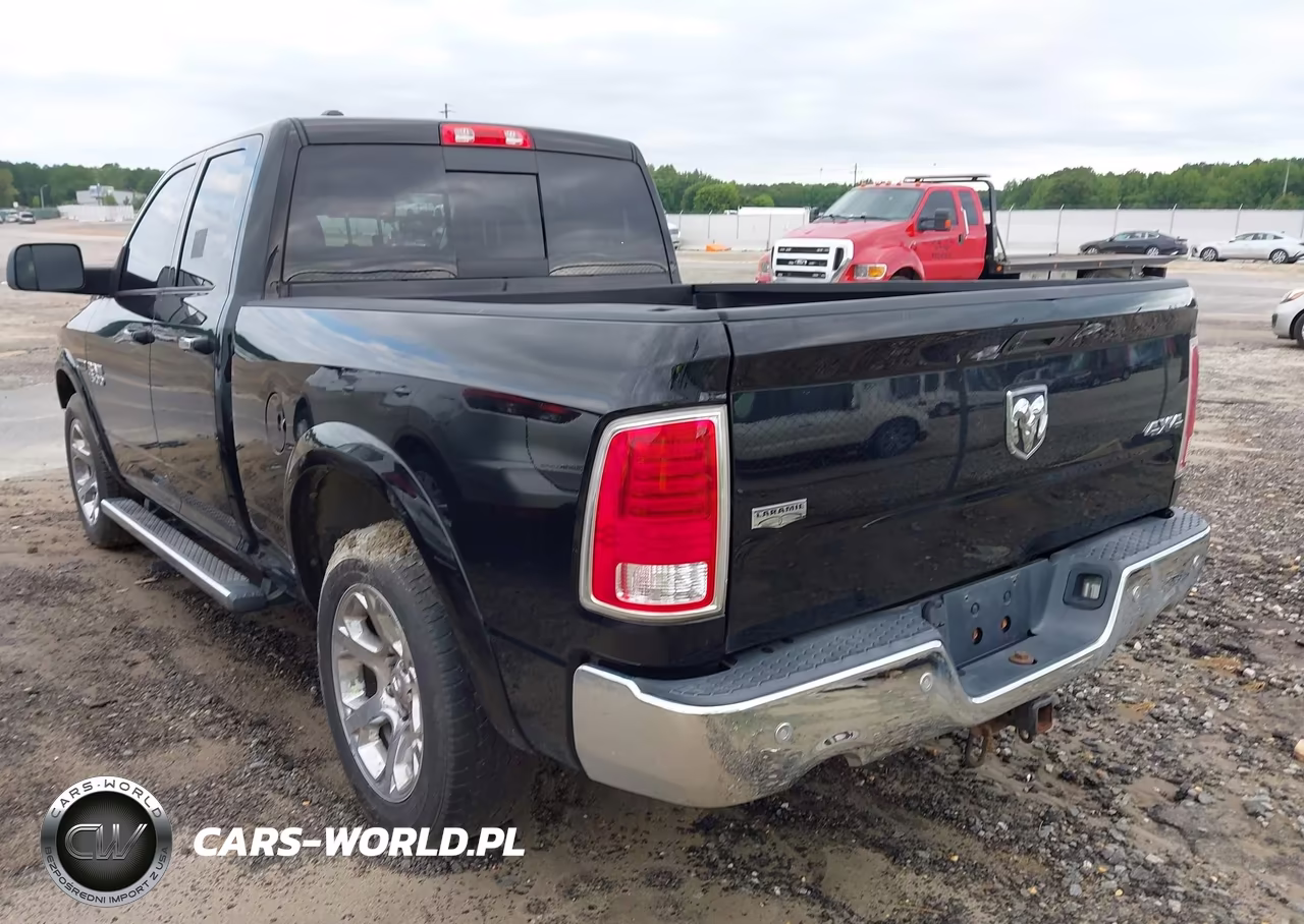 2015 Ram 1500 Laramie VIN:1C6RR7JM2FS574112 - 3
