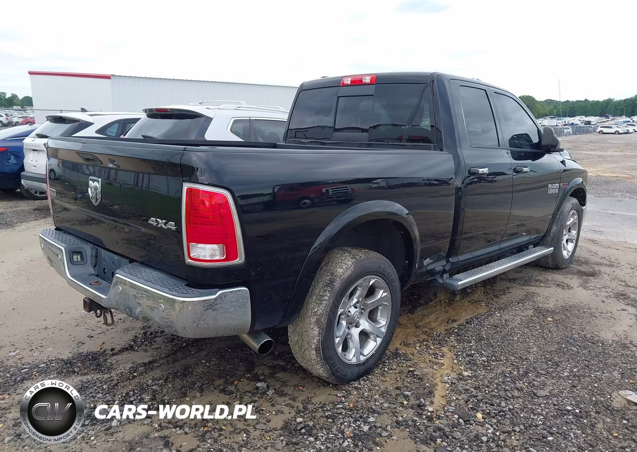 2015 Ram 1500 Laramie VIN:1C6RR7JM2FS574112 - 4