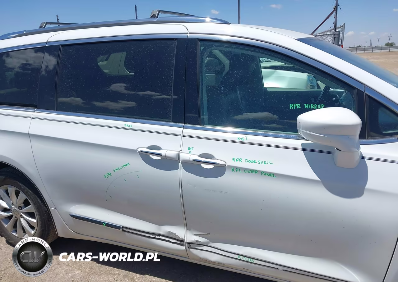 2019 Chrysler Pacifica Touring L VIN:2C4RC1BG0KR730269 - 13
