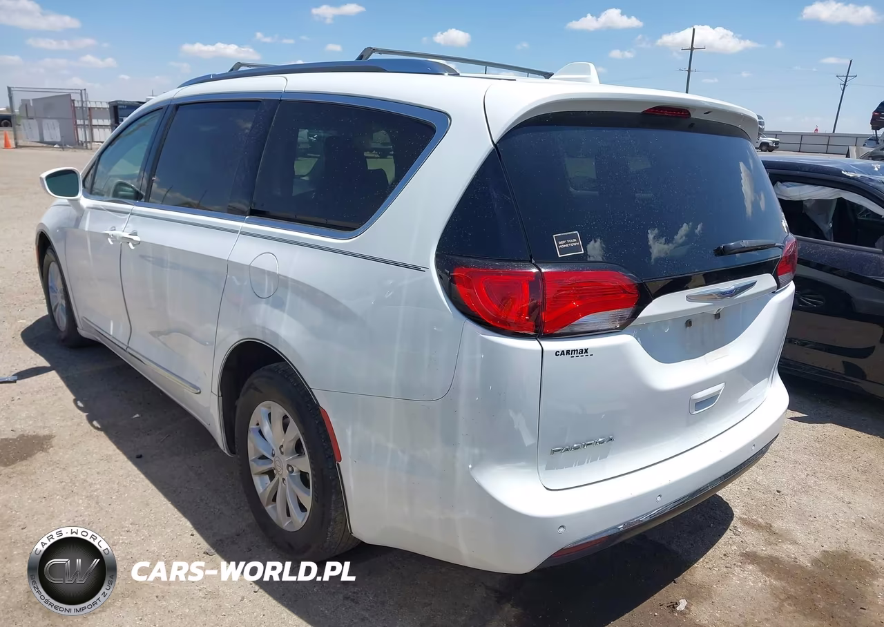 2019 Chrysler Pacifica Touring L VIN:2C4RC1BG0KR730269 - 3