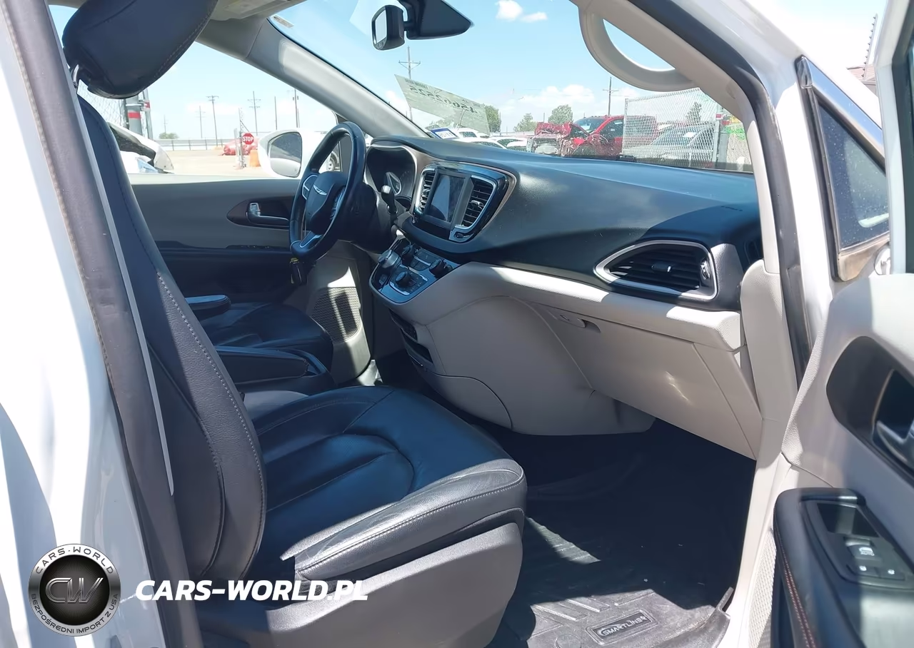 2019 Chrysler Pacifica Touring L VIN:2C4RC1BG0KR730269 - 5