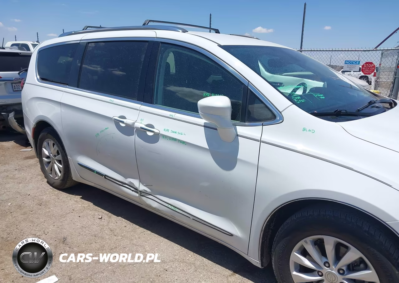 2019 Chrysler Pacifica Touring L VIN:2C4RC1BG0KR730269 - 6
