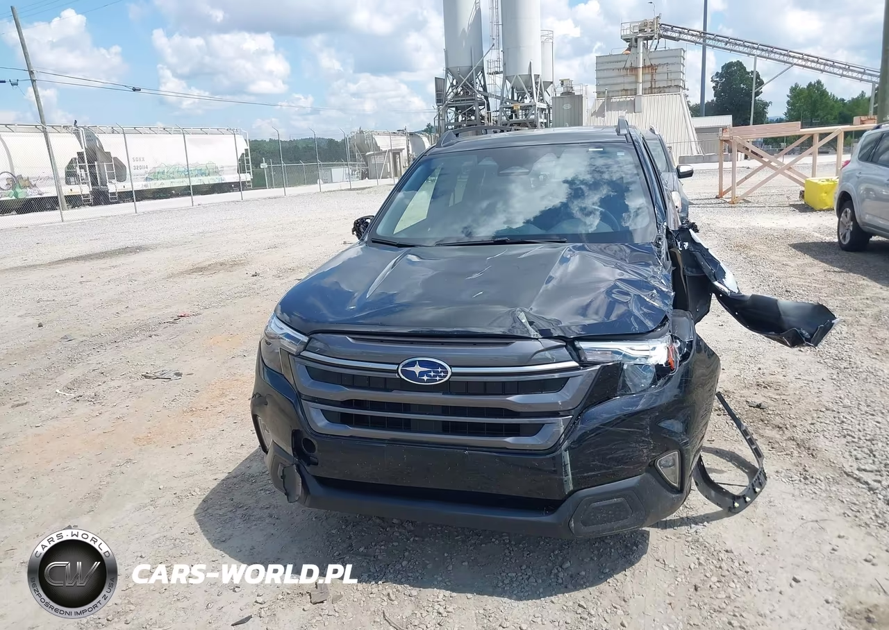 2025 Subaru Forester Premium VIN:JF2SLDDC0SH446652 - 12