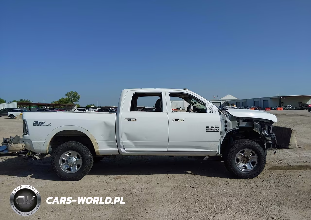 2017 Ram 2500 Tradesman 4X4 6'4 Box VIN:3C6UR5CJ8HG670239 - 14