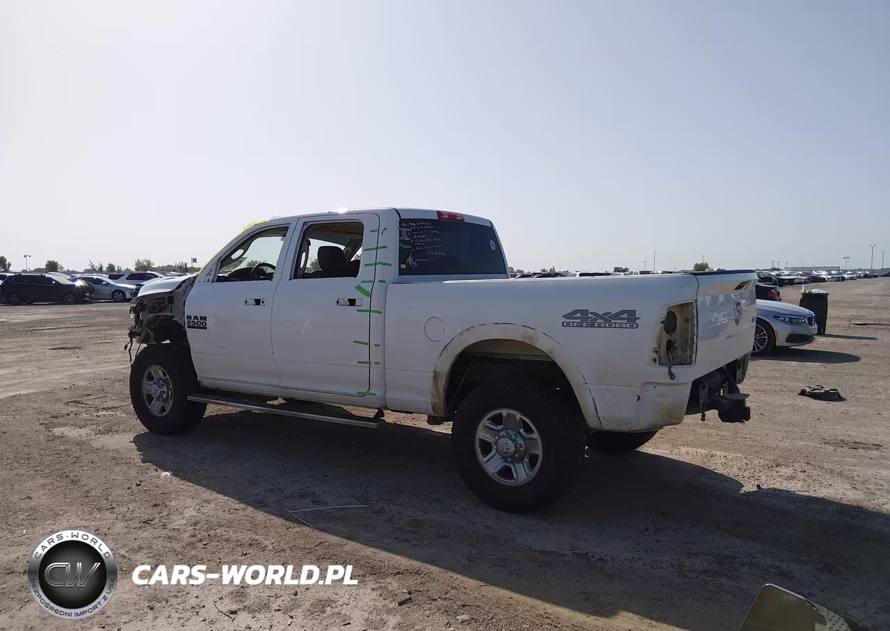 2017 Ram 2500 Tradesman 4X4 6'4 Box VIN:3C6UR5CJ8HG670239 - 3