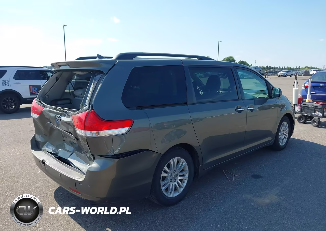 2011 Toyota Sienna Xle V6 VIN:5TDYK3DC6BS153582 - 4