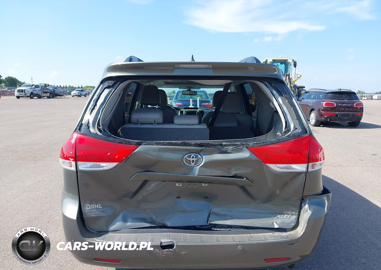 2011 Toyota Sienna Xle V6 VIN:5TDYK3DC6BS153582 - 6