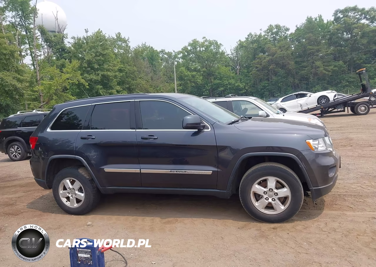 2013 Jeep Grand Cherokee Laredo VIN:1C4RJFAG3DC587608 - 13
